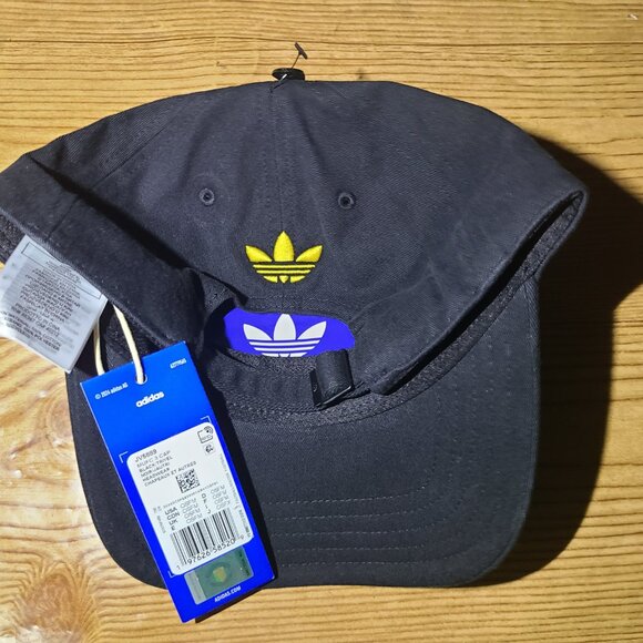 Manchester United FC Adidas adjustable strapback hat (NEW) - Picture 3 of 6